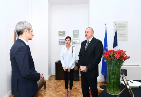 Prezident İlham Əliyev Fransa səfirliyində olub, sabiq Prezident Jak Şirakın vəfatı ilə əlaqədar başsağlığı verib - YENİLƏNİB