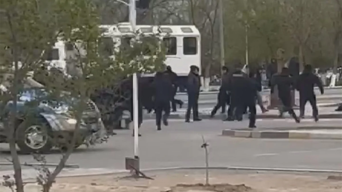 В Казахстане полиция задержала группу перекрывших дорогу граждан