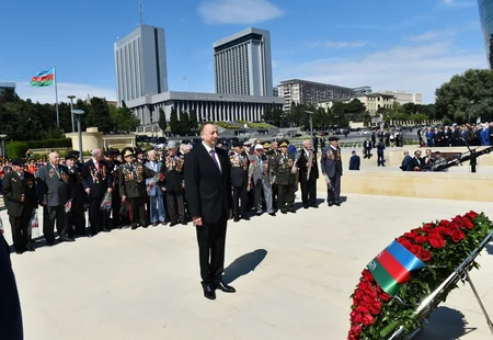 ​Prezident İlham Əliyev 9 May - Qələbə bayramı münasibətilə Bakıda keçirilən mərasimdə iştirak edib