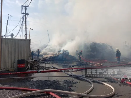 Bakıda inşaat materialları bazarındakı yanğının açıq alov mənbələri söndürülüb - YENİLƏNİB-7