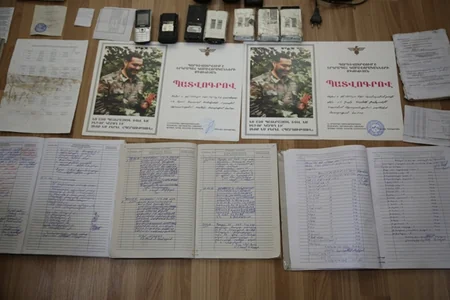 ​Ermənistan hərbçilərinə məxsus sənəd və rabitə vasitələri ələ keçirilib - FOTO