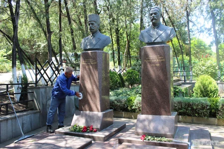 Святыня азербайджанцев в Тбилиси: могилы основателей АДР - РЕПОРТАЖ