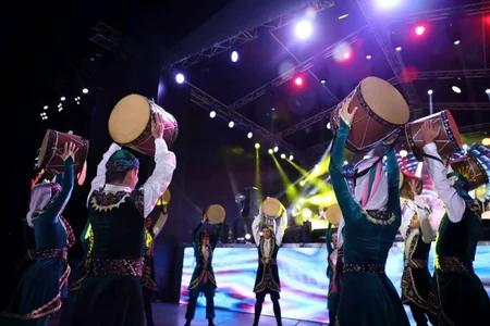 Heydər Əliyev Mərkəzinin parkında Müstəqillik Günü münasibətilə konsert olub
