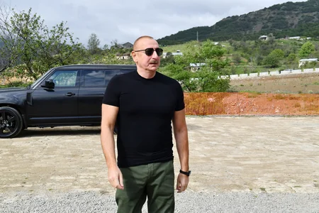 İlham Əliyev Şuşanın Daşaltı kəndinin yenidən qurulması ilə bağlı görüləcək işlərlə tanış olub