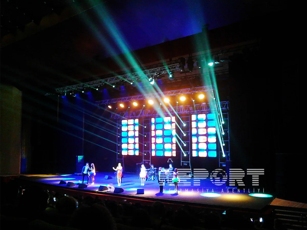 Türk müğənni ​Demet Akalın Bakıda konsert verib