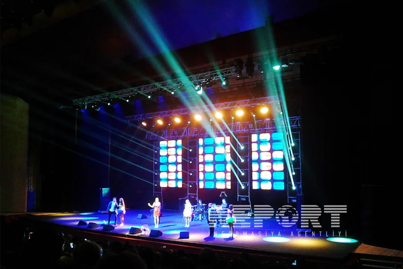 Türk müğənni ​Demet Akalın Bakıda konsert verib