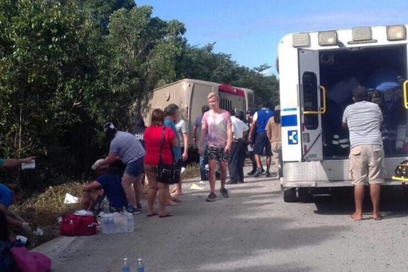 Meksikada avtobus qəzaya uğrayıb, ölənlər var