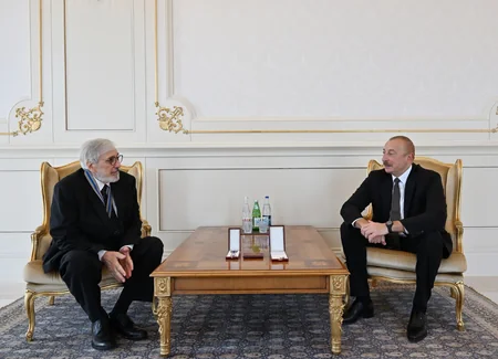 Prezident İlham Əliyev Xalq artisti Oqtay Mirqasımova “İstiqlal” ordenini təqdim edib