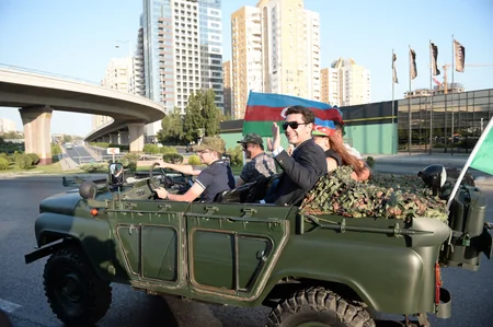 Bakıda klassik avtomobillərin yürüşü və sərgisi təşkil olunub - FOTOREPORTAJ