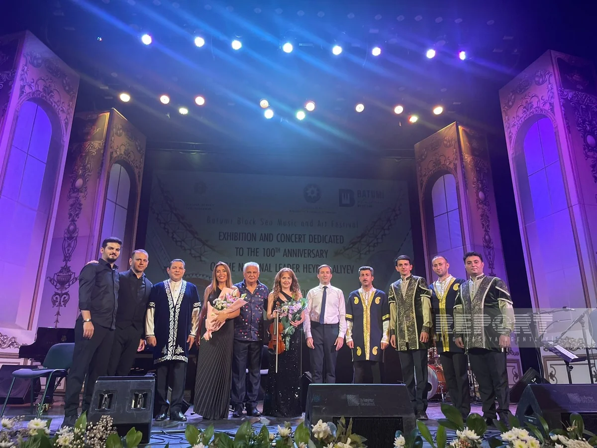 Batumidə Heydər Əliyevin 100 illik yubileyi münasibətilə konsert proqramı təqdim edilib