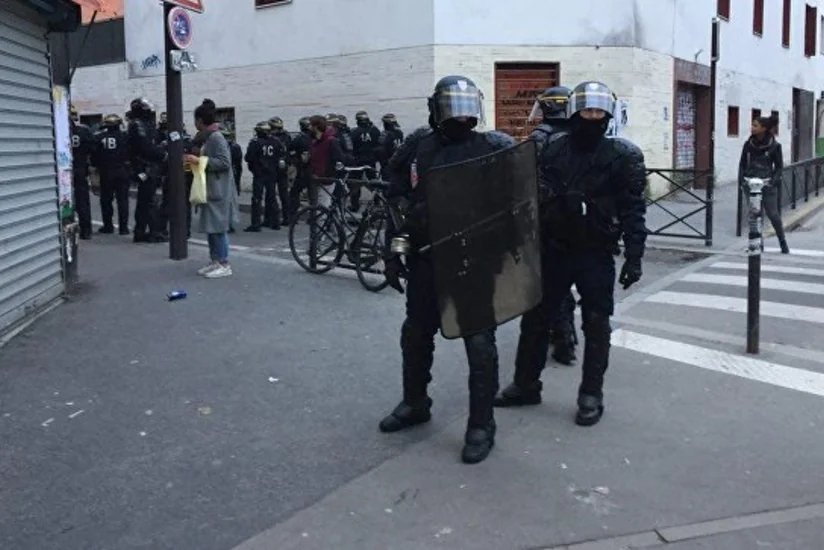 Parisdə polislə nümayişçilər arasında qarşıdurma olub