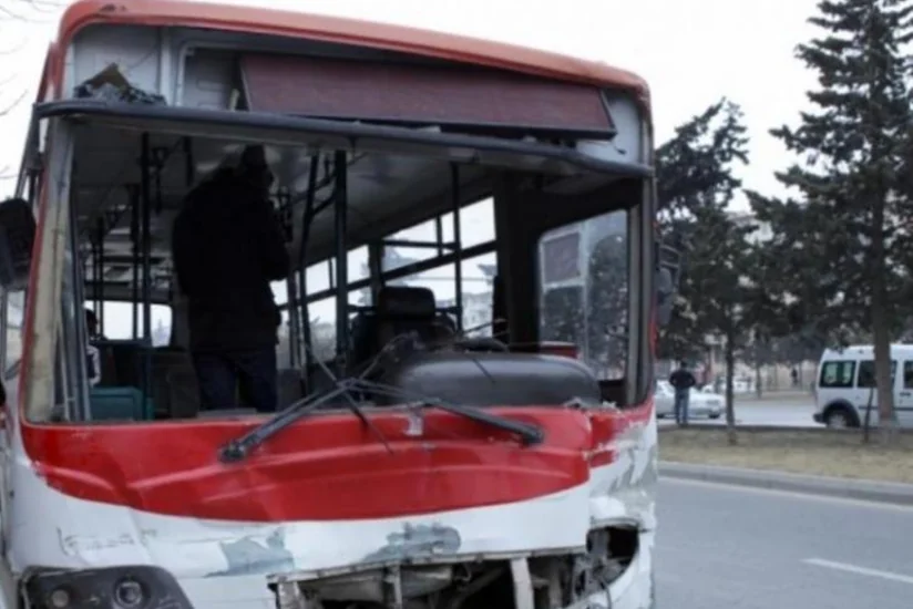 В Баку потерпел аварию автобус, есть пострадавшие - ОБНОВЛЕНО