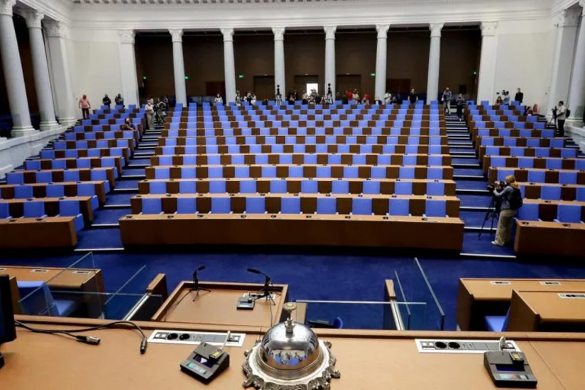Избранный болгарский парламент начнет работу 3 декабря