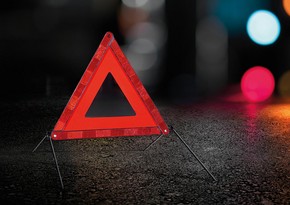 В Дашкесане легковой автомобиль врезался в грузовик, есть пострадавший