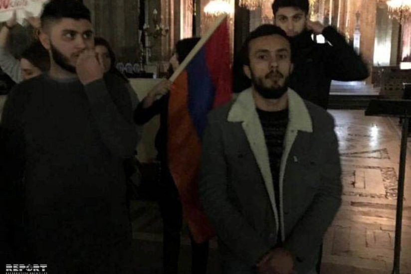 Parisdə Xocalı soyqırımı tədbiri keçirilən kilsəyə ermənilər basqın ediblər - FOTO