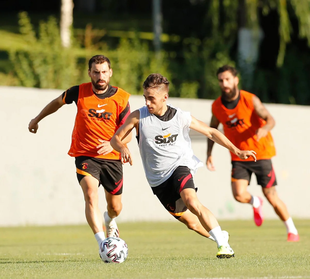Qalatasaray futbolçusunu icarəyə verdi