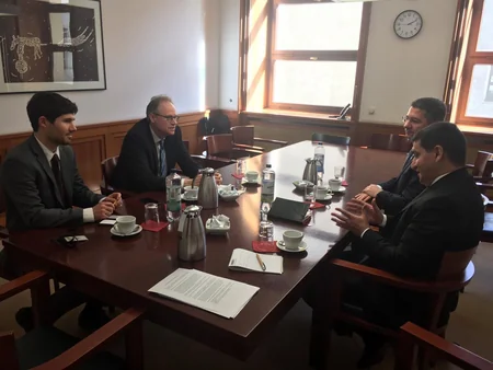 Hikmət Hacıyev Almaniya rəsmiləri ilə Dağlıq Qarabağ münaqişəsini müzakirə edib