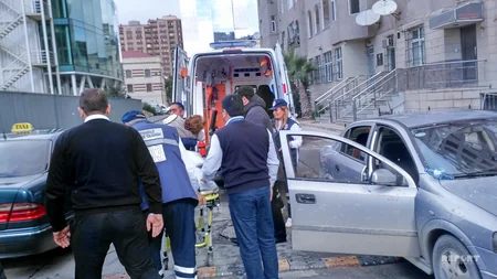 Bakıda polisin təqib etdiyi maşın qəza törədib - FOTO