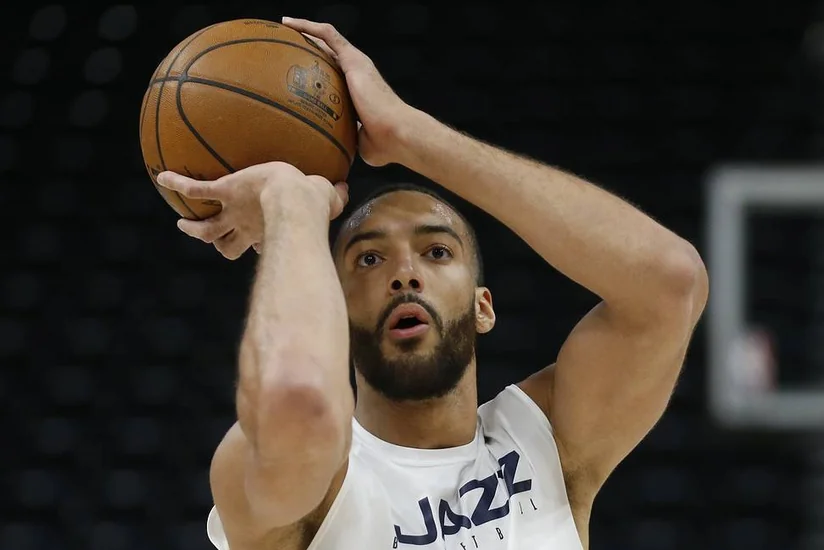 Basketbolçu koronavirusa yoluxduqdan sonra ölümlə hədələndi