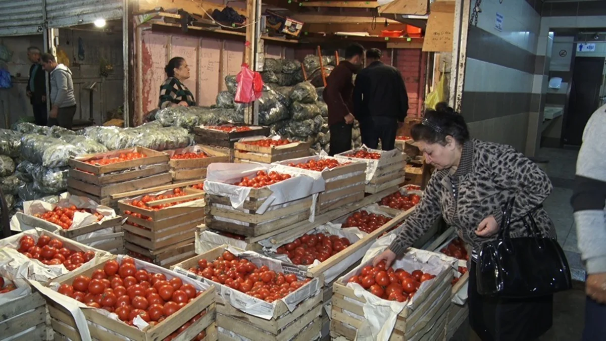 Vosmoyun axşam bazarı - qiymətlər ucuz, alıcılar az - VİDEOREPORTAJ