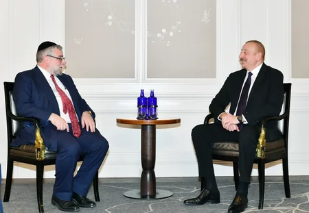 Президент Ильхам Алиев встретился в Мюнхене с президентом Конференции европейских раввинов