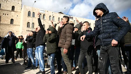 Israeli military and Palestinians clash in Palestine, many injured