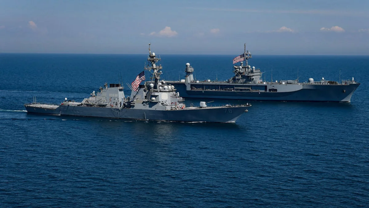 Два эсминца ВМС США пересекли Тайваньский пролив