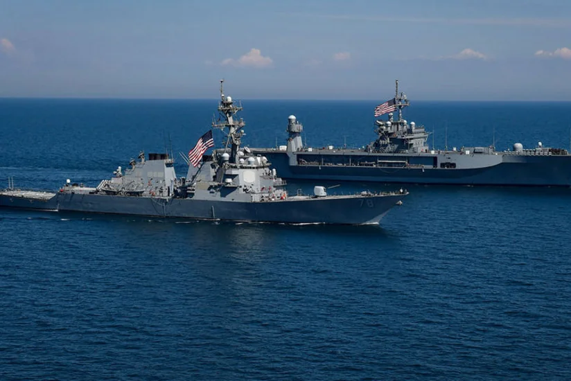 Два эсминца ВМС США пересекли Тайваньский пролив