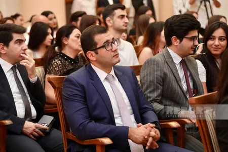 Gənc rəssam: İlk dəfə portret əsərimdə Ümummilli Lideri çəkmişəm