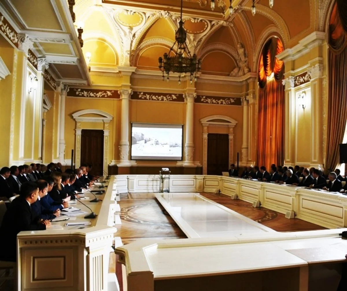 BŞİH-də müşavirə keçirilib, iki icra başçısının müavininə xəbərdarlıq edilib