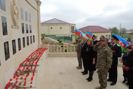 Aprel döyüşlərinin ikinci ildönümü zəfər yürüşü ilə qeyd edilib