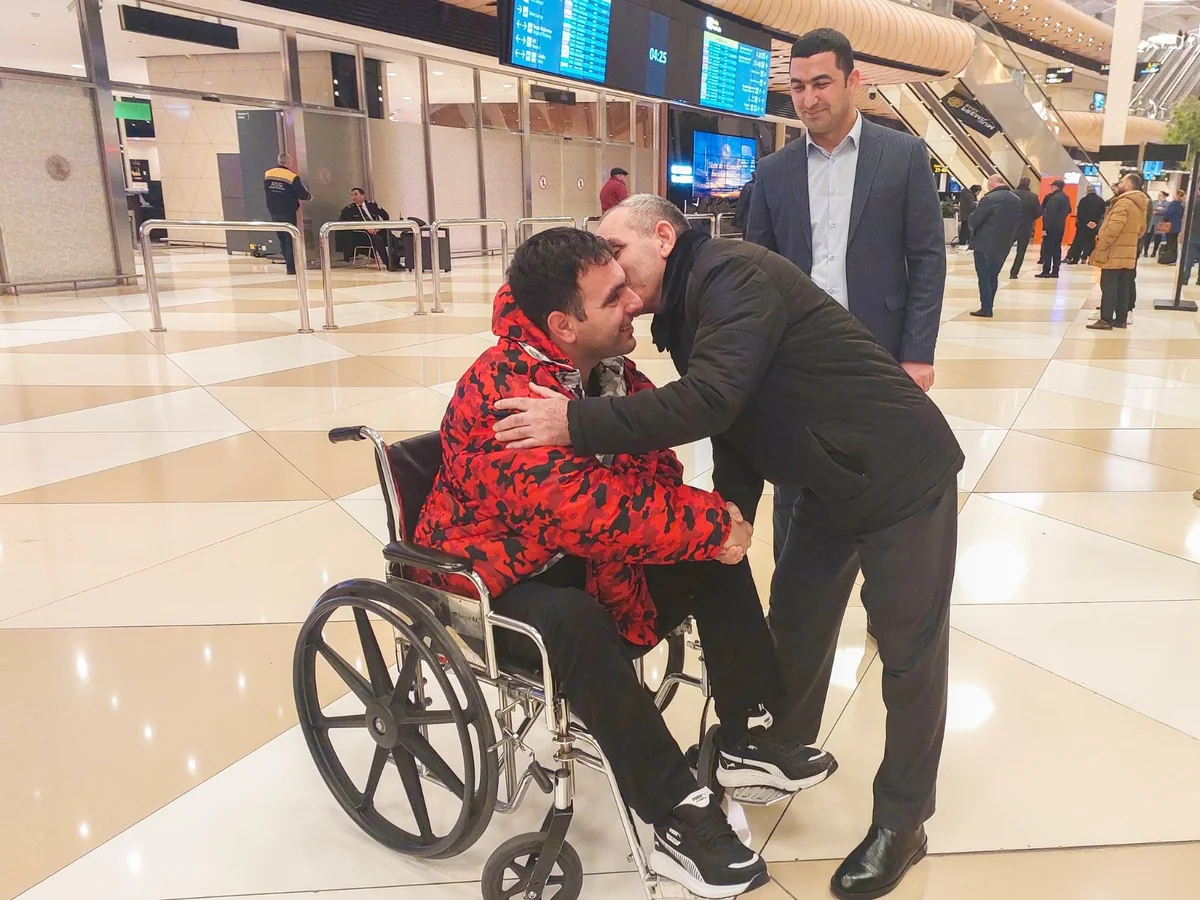 Müalicə üçün Türkiyəyə göndərilən daha bir qazimiz Vətənə qayıdıb
