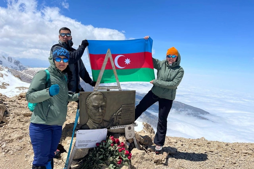 FHN-in bir qrup əməkdaşı “Heydər zirvəsi”nə yürüş edib