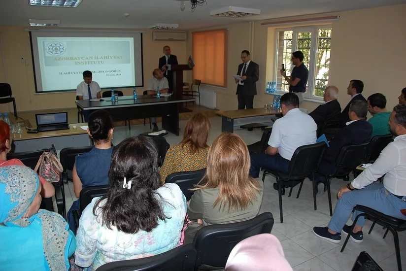 İlahiyyat İnstitutunda ilahiyyatçı alimlər, tədqiqatçılar və mütəxəssislərlə görüş keçirilib