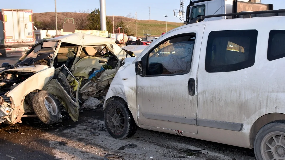 Türkiyədə ağır yol qəzası olub, ölənlər və yaralılar var