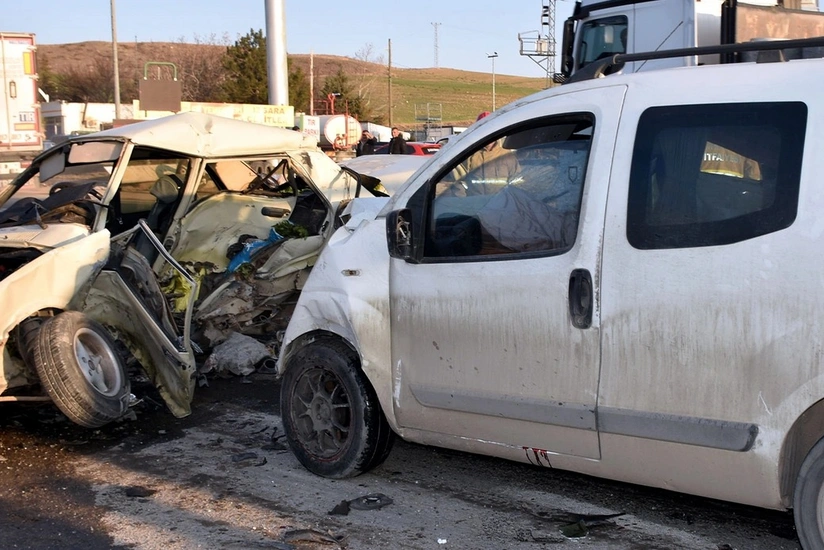 Türkiyədə ağır yol qəzası olub, ölənlər və yaralılar var