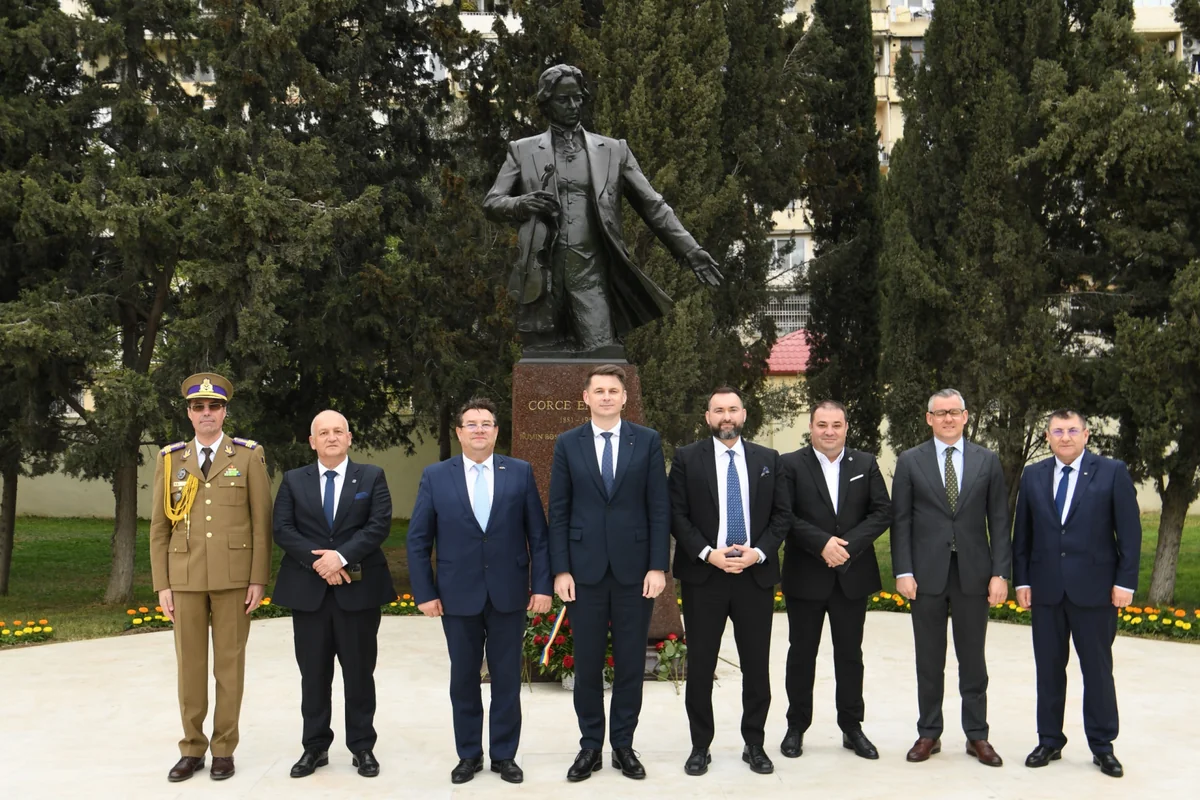 Rumıniya parlamentariləri Bakıda dahi bəstəkar Corce Eneskunun abidəsini ziyarət edib