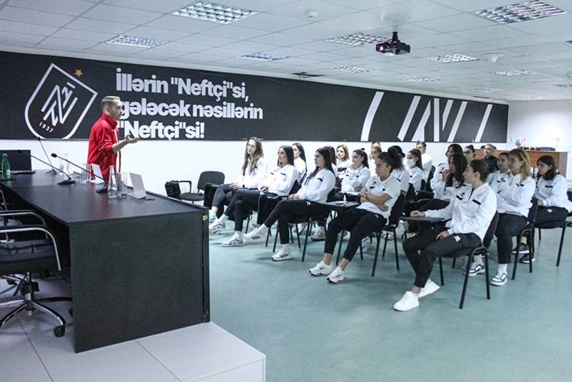Neftçinin məşqçi və futbolçuları üçün seminar təşkil olunub