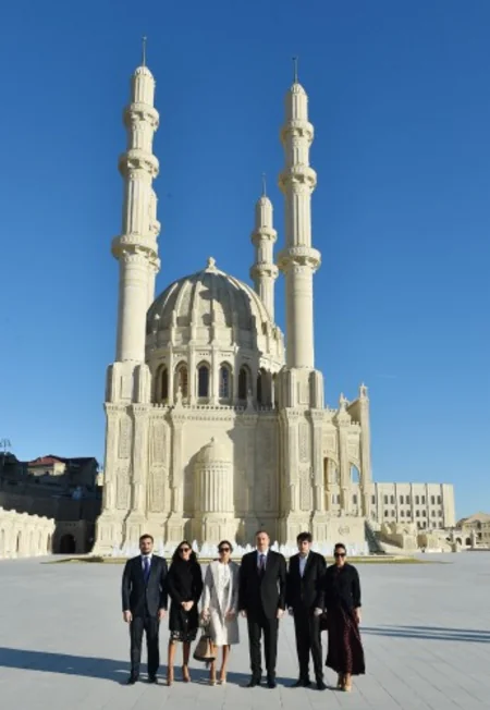 Prezident İlham Əliyev Bakıda Heydər məscidinin açılışında iştirak edib