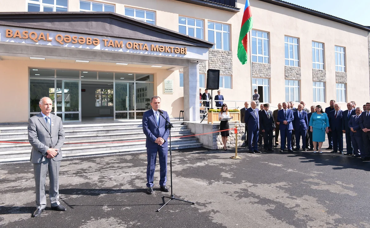 Təhsil naziri Basqal qəsəbə məktəbinin açılışında iştirak edib
