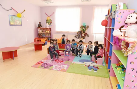 Mehriban Əliyeva Binə qəsəbəsində yeni tikilən körpələr evi-uşaq bağçasında yaradılan şəraitlə tanış olub