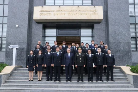 Baş prokuror Gəncədə vətəndaşları qəbul edib