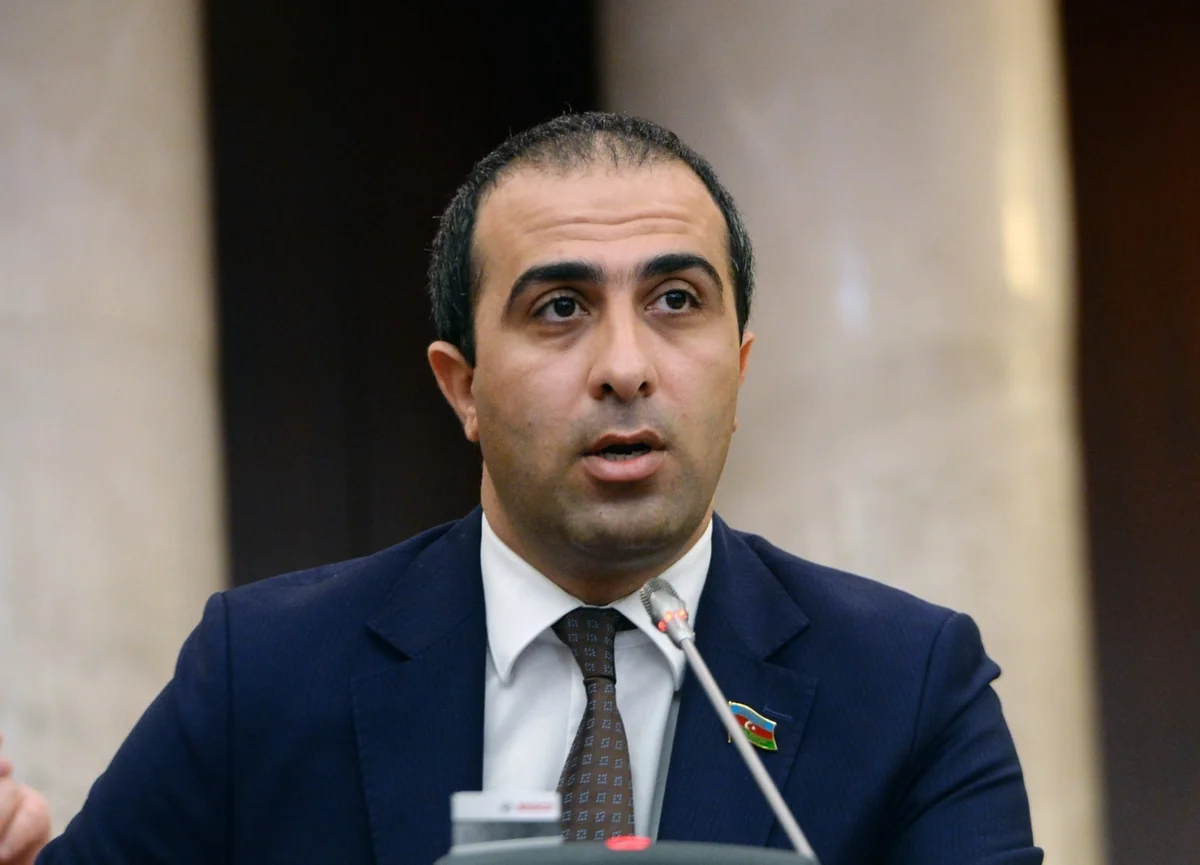 Deputat qəbul keçirən zaman işıqlar söndü
