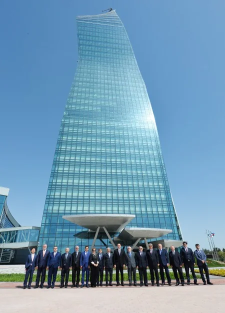 ​Azərbaycan Prezidenti SOCAR-ın yeni inzibati binasının açılışında iştirak edib - VİDEO