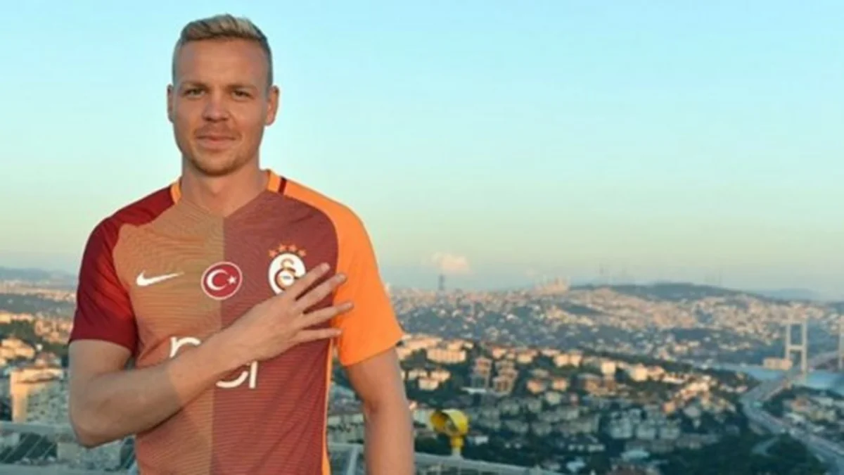 Qalatasaray klubu islandiyalı futbolçu ilə yollarını ayırıb