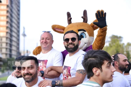 Azərbaycanın minifutbol millisinin dünya çempionu olması münasibətilə Bakıda şəhər turu keçirilir
