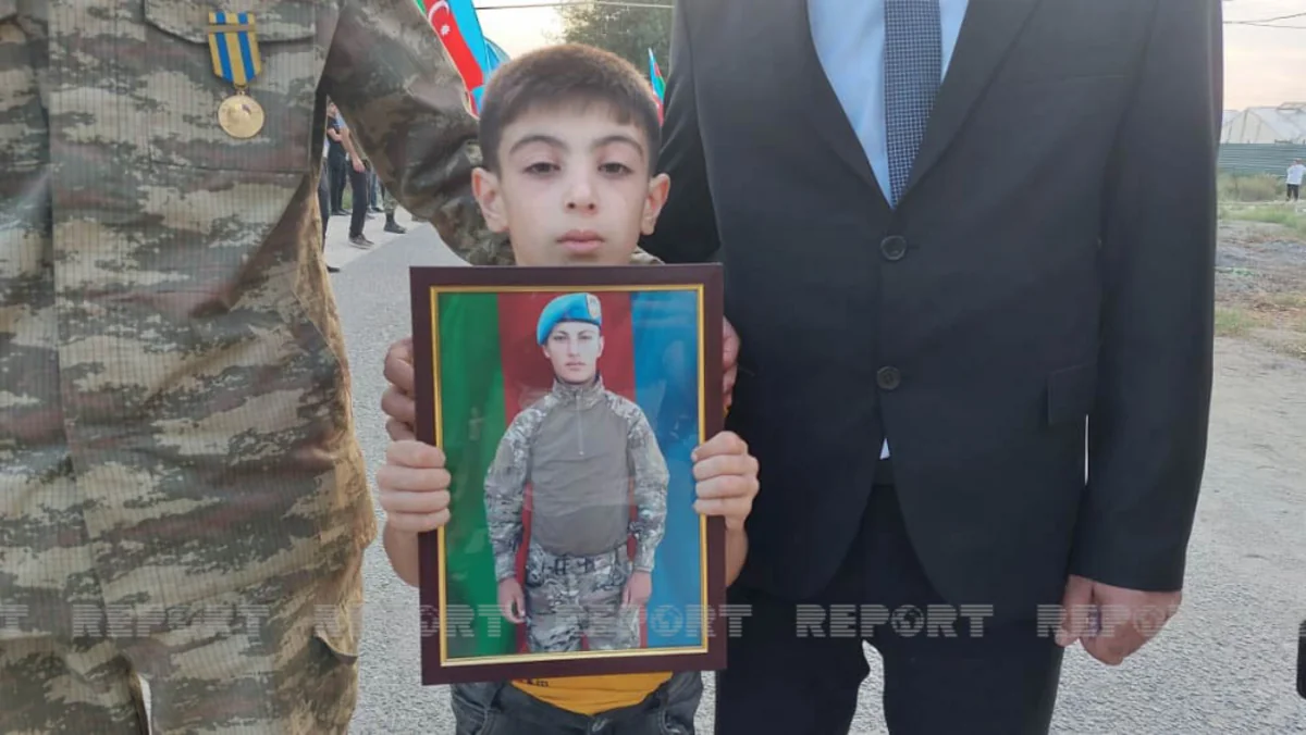 Şəhid əsgər Elmir Hüseynov Salyanda dəfn olunub