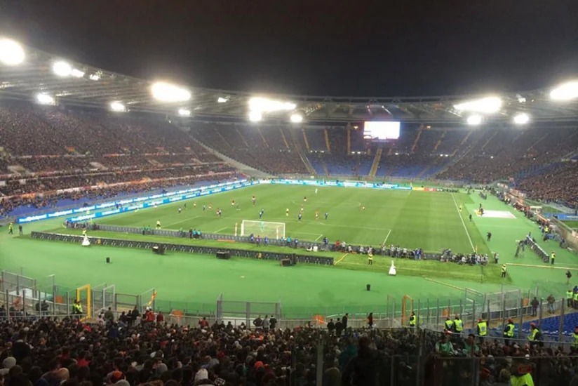 Roma - Atalanta oyunu zamanı stadionun üzərindən asteroid uçub