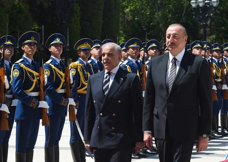 Official welcome ceremony held for Pakistani Prime Minister