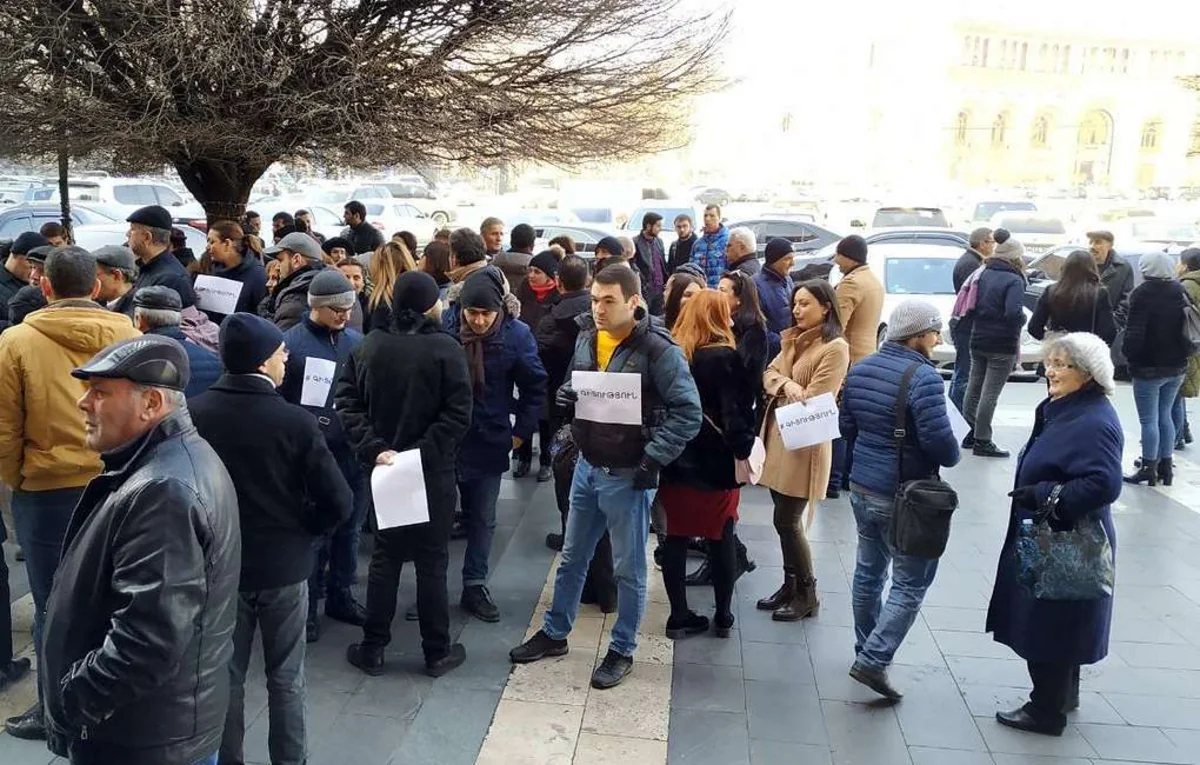 Yerevan Dövlət Universitetinin əməkdaşları etiraz edirlər